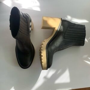 NWOB! Dolce Vita lug sole platform boot. 8.5